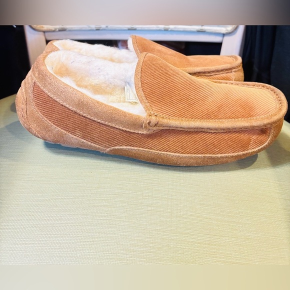 UGG Men’s Ascot Corduroy II Chestnut Slippers - Picture 4 of 15